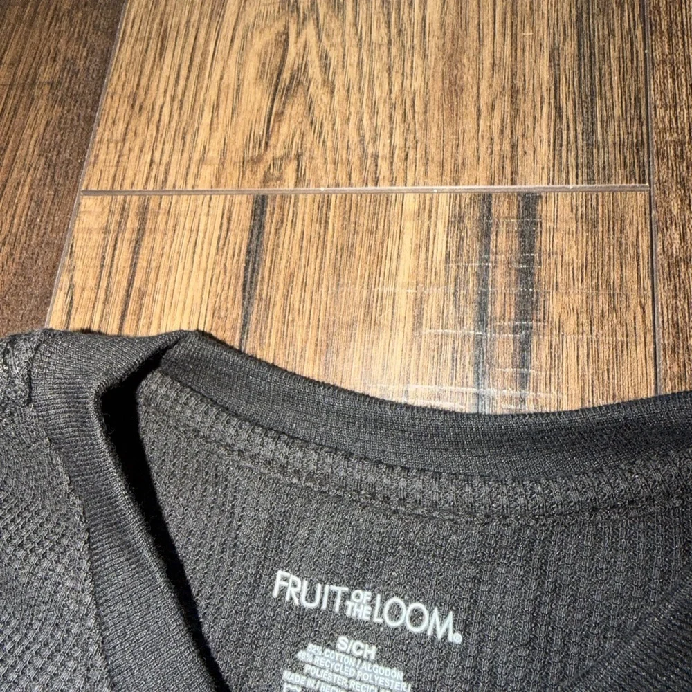 Fruit of the Loom Black Long Sleeve Tee waffle black size small new - Picture 4 of 4